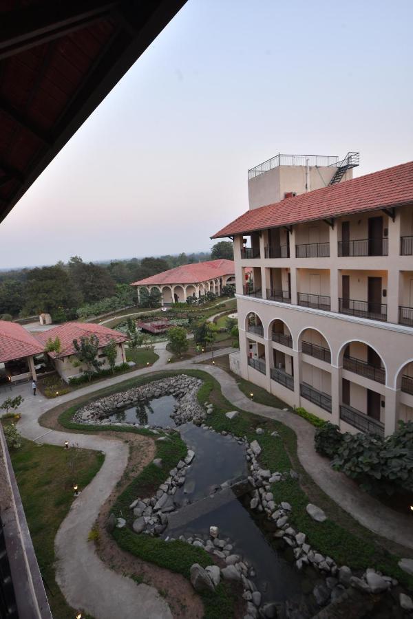 Bhanu The Fern Forest Resort & Spa, Jambughoda Buitenkant foto