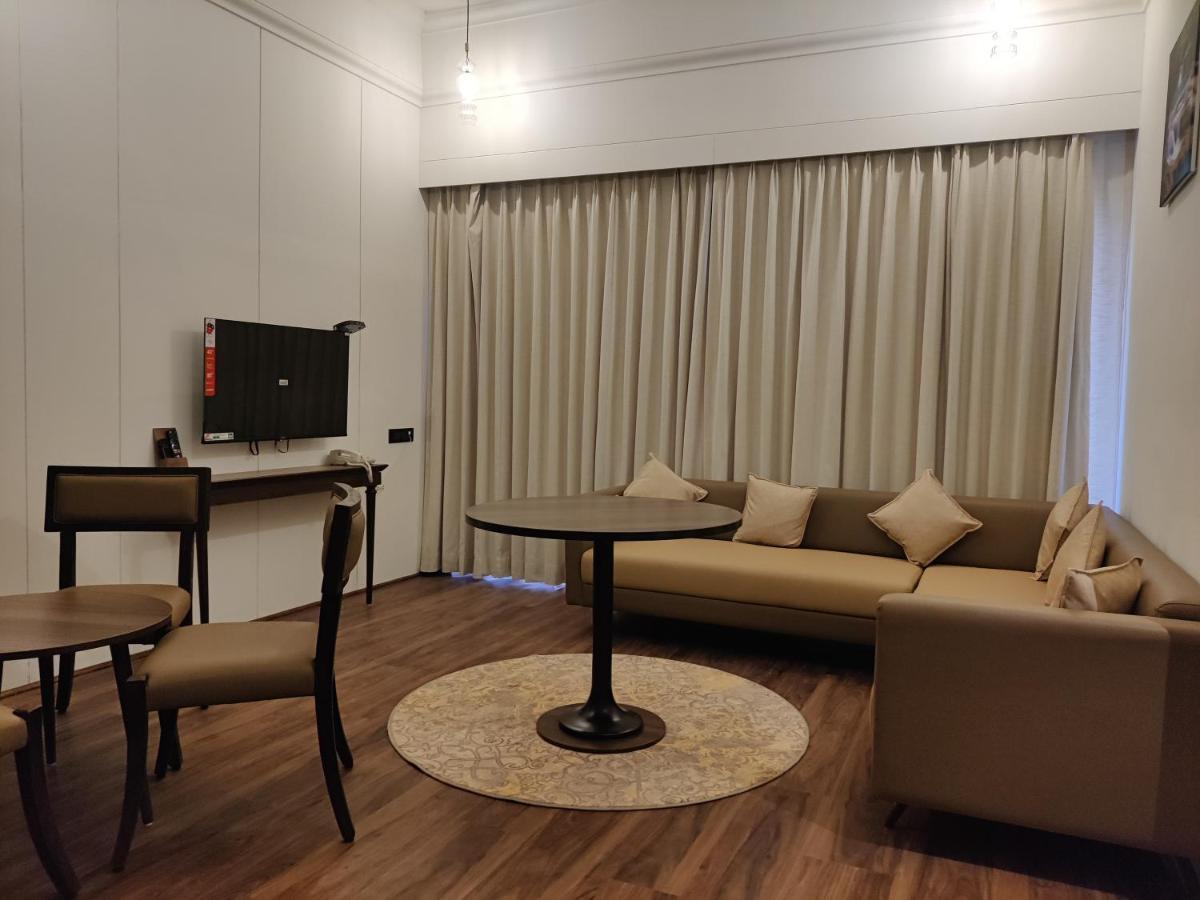 Bhanu The Fern Forest Resort & Spa, Jambughoda Buitenkant foto